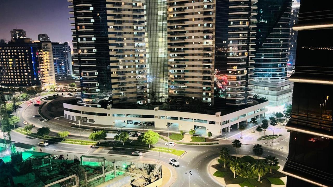 Beautiful Double Partition In Tecom Near Icm Metro * Dubai